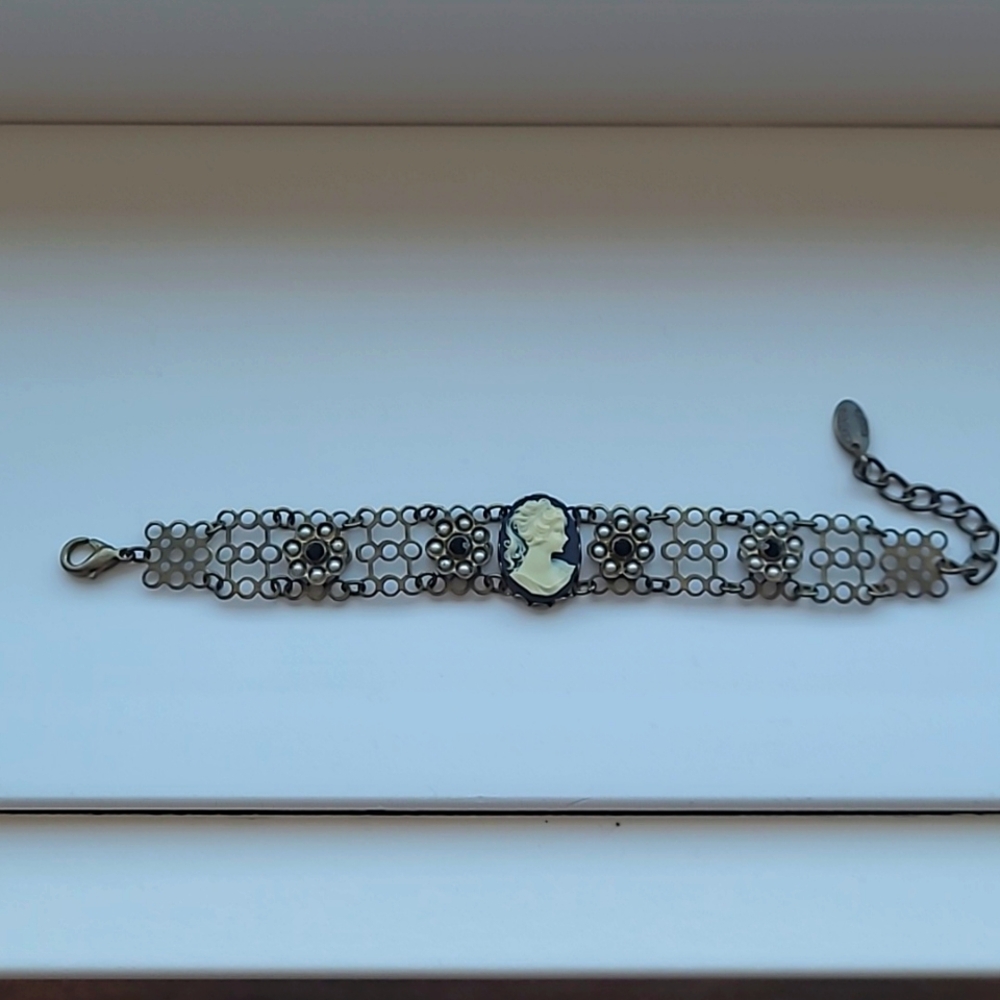 Cameo bracelet